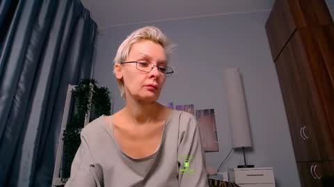 Snapshot of helgahimmele chatting on February 11, 4:11 am Helga online show from February 11, 4:11 am