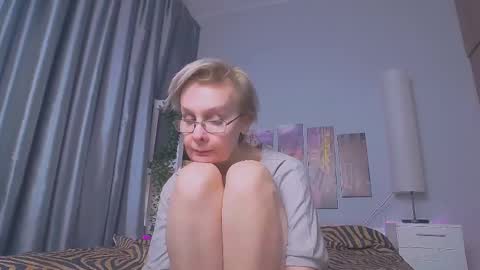 Snapshot of helgahimmele chatting on March 5, 12:49 am Helga online show from March 5, 12:49 am