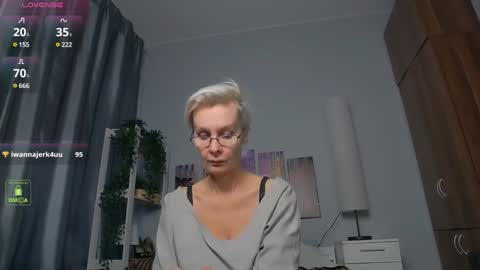 Snapshot of helgahimmele chatting on February 5, 6:45 am Helga online show from February 5, 6:45 am
