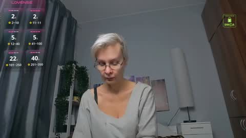Snapshot of helgahimmele chatting on February 5, 3:45 am Helga online show from February 5, 3:45 am