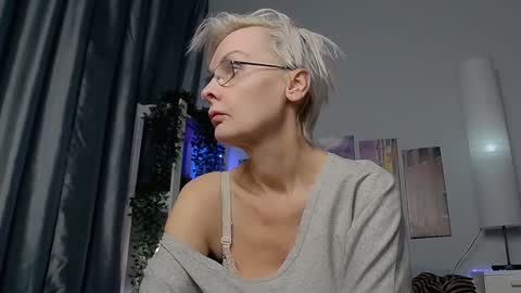 Snapshot of helgahimmele chatting on January 21, 12:46 am Helga online show from January 21, 12:46 am