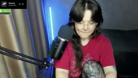 Red online show from November 13, 8:33 pm