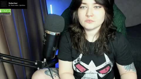 Red online show from May 25, 6:47 pm