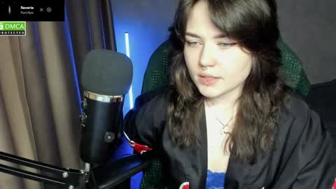 Red online show from May 21, 7:31 pm