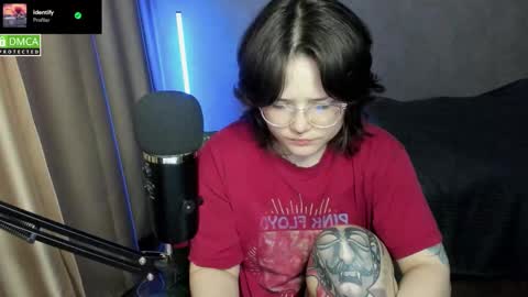 Red online show from December 4, 6:29 pm