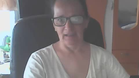 hellenmarie online show from May 17, 10:24 am