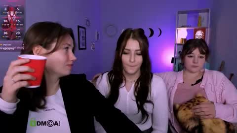 Helli online show from December 18, 8:26 pm