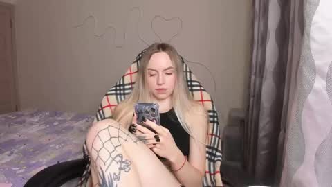 Lisa online show from April 15, 5:49 pm