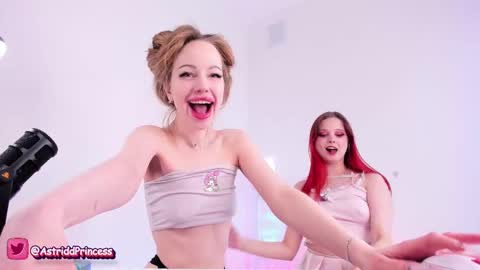 helloiamastrid online show from February 13, 3:45 pm