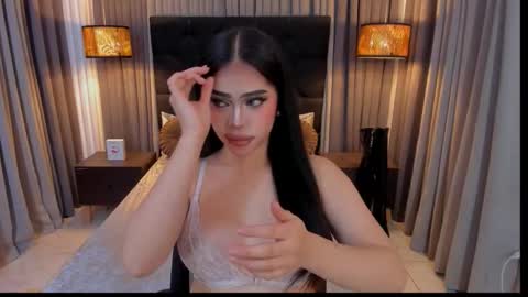 Snapshot of hennessygoddess69 chatting on September 13, 10:50 am HENNESSY online show from September 13, 10:50 am