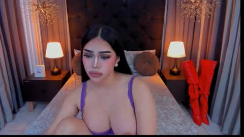 Snapshot of hennessygoddess69 chatting on September 9, 1:27 am HENNESSY online show from September 9, 1:27 am