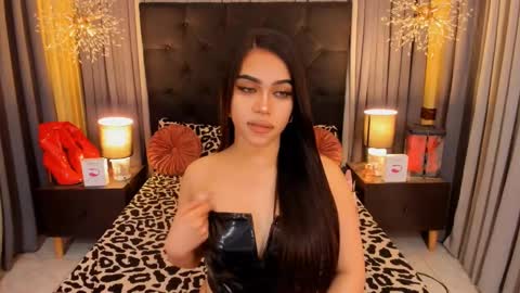 Snapshot of hennessygoddess69 chatting on January 10, 9:02 am HENNESSY online show from January 10, 9:02 am