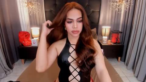 Snapshot of hennessygoddess69 chatting on February 4, 5:10 am HENNESSY online show from February 4, 5:10 am
