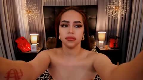 Snapshot of hennessygoddess69 chatting on February 17, 8:30 am HENNESSY online show from February 17, 8:30 am