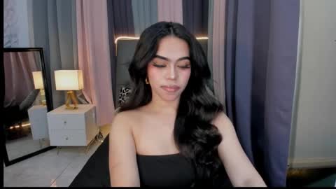 Snapshot of hennessygoddess69 chatting on December 21, 3:03 am HENNESSY online show from December 21, 3:03 am