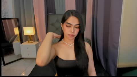 Snapshot of hennessygoddess69 chatting on December 22, 3:00 am HENNESSY online show from December 22, 3:00 am