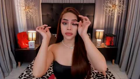 Snapshot of hennessygoddess69 chatting on February 11, 9:42 am HENNESSY online show from February 11, 9:42 am