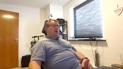 Snapshot of henrikrp1971 chatting on October 2, 2:38 pm henrikrp1971 online show from October 2, 2:38 pm