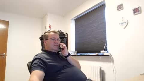 Snapshot of henrikrp1971 chatting on December 3, 11:07 am henrikrp1971 online show from December 3, 11:07 am