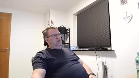 Snapshot of henrikrp1971 chatting on March 6, 9:42 pm henrikrp1971 online show from March 6, 9:42 pm