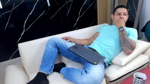 henrydouglas online show from April 7, 11:56 am