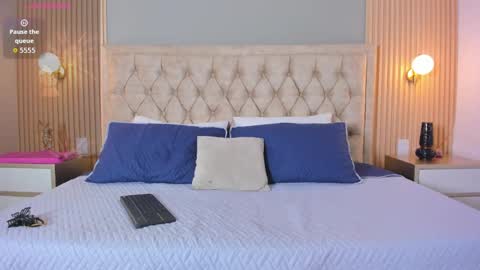 hera__goddess_ online show from November 4, 9:38 pm