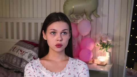 Nicole online show from April 9, 6:35 pm