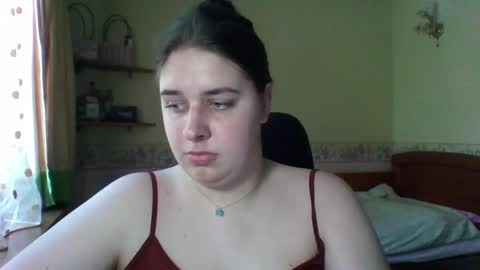 hess_luna_ online show from May 27, 9:06 am