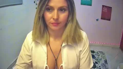 Hestesiaxx online show from February 17, 2:10 am