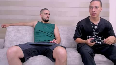 Snapshot of heteros_men chatting on March 8, 1:25 pm heteros men online show from March 8, 1:25 pm