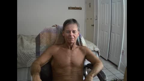 Snapshot of hewes1 chatting on October 10, 12:38 am hewes1 online show from October 10, 12:38 am