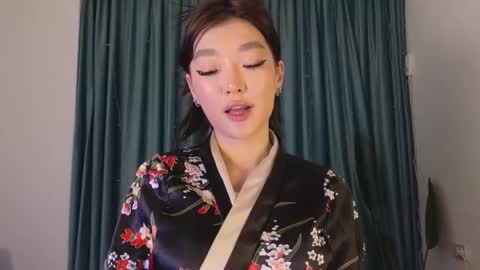 Snapshot of hey_herbal chatting on March 8, 5:33 pm Audrey online show from March 8, 5:33 pm