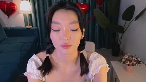 Snapshot of hey_herbal chatting on February 15, 2:55 pm Audrey online show from February 15, 2:55 pm