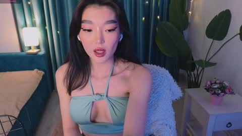 Snapshot of hey_herbal chatting on February 4, 2:53 pm Audrey online show from February 4, 2:53 pm