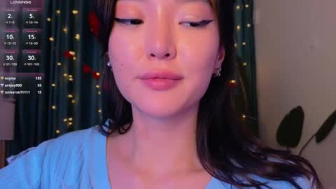 Snapshot of hey_herbal chatting on February 17, 7:33 pm Audrey online show from February 17, 7:33 pm
