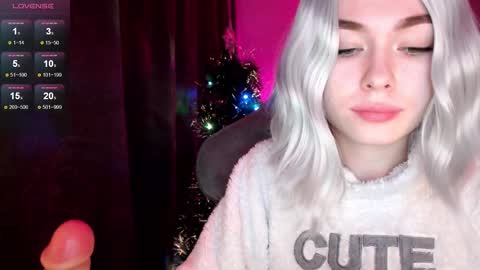 Snapshot of hey_nora_ chatting on December 30, 3:12 pm Nora online show from December 30, 3:12 pm