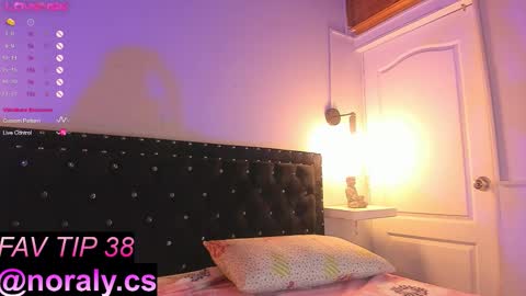 Snapshot of hey_noraly chatting on September 19, 4:38 am Noraly online show from September 19, 4:38 am