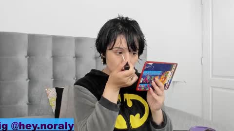 Snapshot of hey_noraly chatting on February 23, 4:28 am Noraly online show from February 23, 4:28 am
