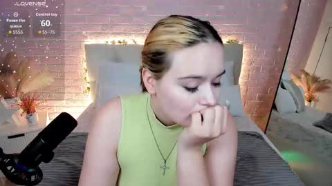 Snapshot of heymarybaby chatting on September 16, 9:12 am Amazing Mary online show from September 16, 9:12 am