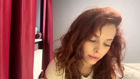 Snapshot of heyvibeee chatting on October 5, 8:23 am Gina online show from October 5, 8:23 am