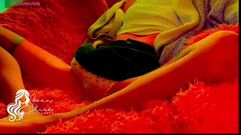 Snapshot of heyyythanks chatting on October 29, 4:42 pm Gwen Elise online show from October 29, 4:42 pm