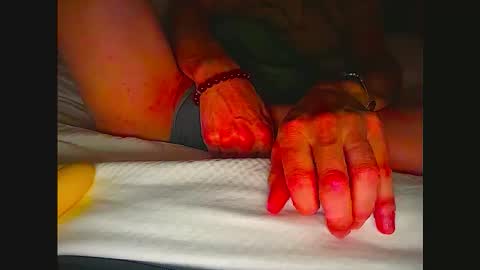 Snapshot of heyyythanks chatting on October 16, 4:23 am Gwen Elise online show from October 16, 4:23 am