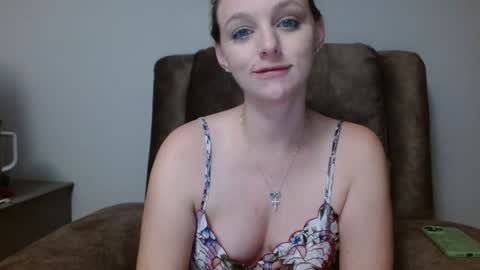 Snapshot of hi_cut_cutie chatting on October 16, 1:38 am Paige online show from October 16, 1:38 am