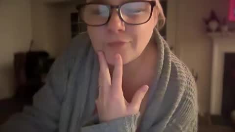 Hi Im Olivia online show from December 2, 7:08 am