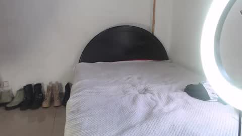 hilaril18 online show from September 21, 7:51 pm