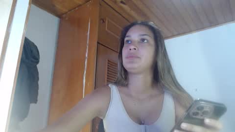 hilaril18 online show from September 26, 11:24 pm