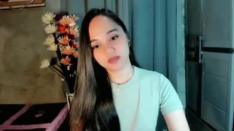 hilarymolly online show from February 4, 9:40 pm