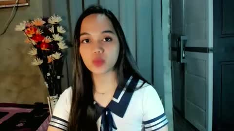 hilarymolly online show from April 14, 4:05 am