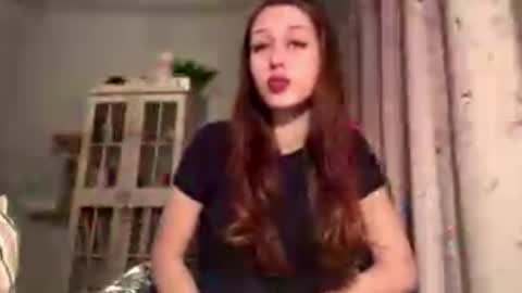 Hi Im Elizabeth online show from December 14, 3:07 pm