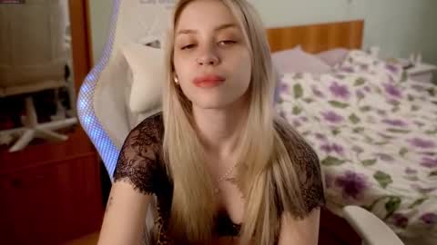 Holly online show from March 7, 7:36 pm